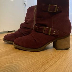 Bear paw Burgundy suede ankle boots. Size9. Used but in great condition.